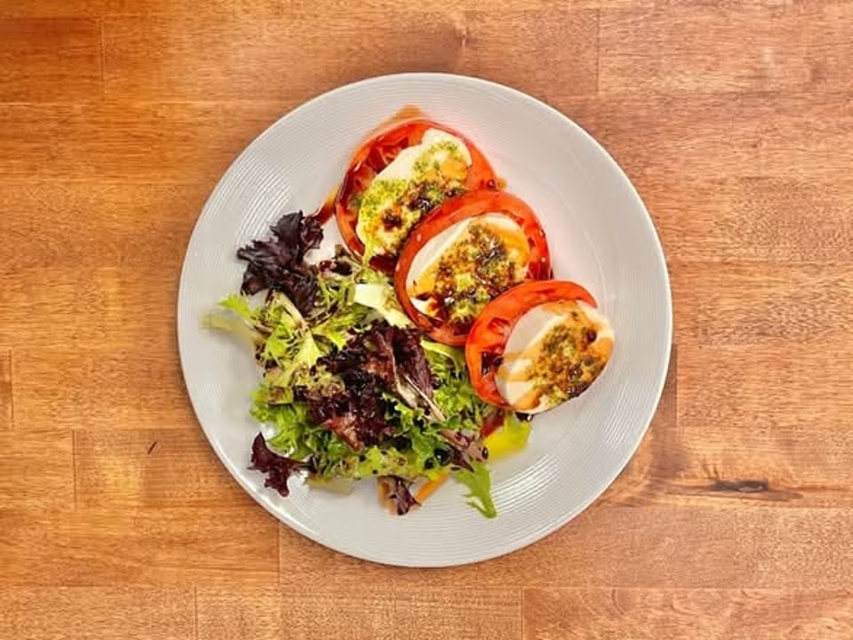 TRAY Mozzarella Caprese Salad.