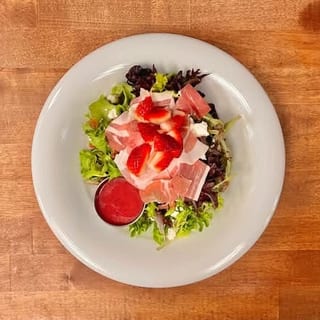 TRAY Bistro Salad