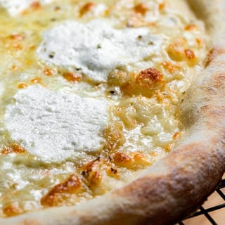 16" Bianca Classico Pizza
